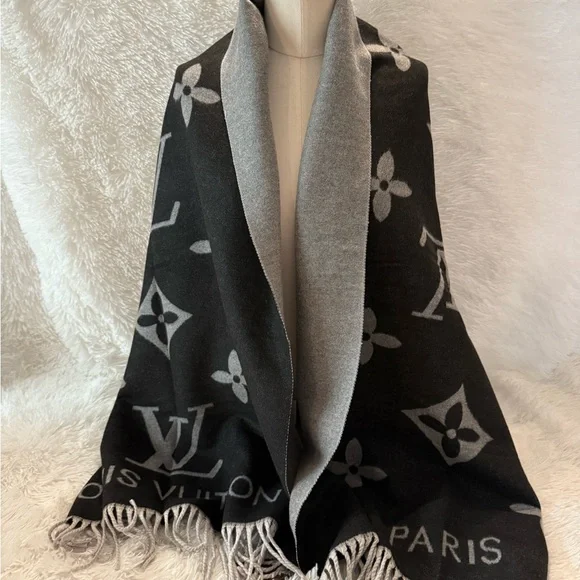 Louis Vuitton Cashmere Scarf/Shawl/Wrap - Picture 3 of 10